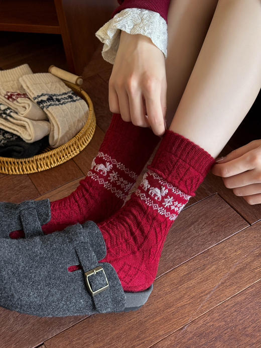 4双装！暖芙芙羊毛袜女袜 费尔岛圣诞复古雪花麋鹿元素 秋冬加厚保暖柔软羊毛中筒袜 商品图3
