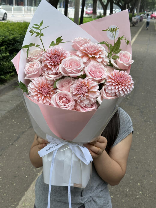 插花泥花束，大丽花，粉雪山混搭花束 商品图1