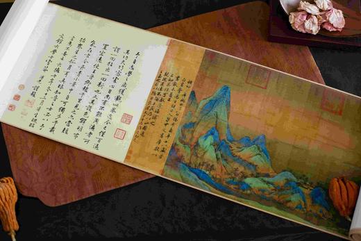 艺术喷绘+手工装裱：《千里江山图（典藏版礼盒）》，作品规格：22cm*626cm，礼盒清单：画卷、收藏证、监制证、帆布袋、鉴赏手册，定价1680，售价369元。 商品图10