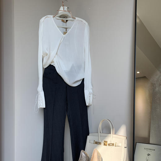 孤品-颈袖添香新款ol衬衫修身时尚袖口绑带女士衬衣J20133948A（四季可穿）不退可换 商品图2