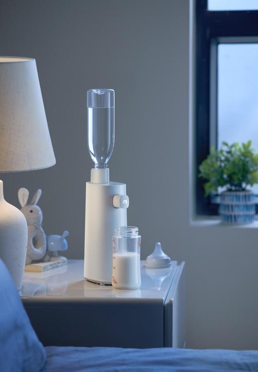 【迷你饮水机 告别酒店烧水壶】摩飞便携即热饮水机MR6063 普通矿泉水大小 放杯即出水 3秒速热 3档水温 安全童锁 食品级材质 一健自清洁 旅居/出行/户外露营/带娃/办公室 商品图6