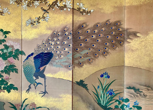 独角鹿西洋古董19世纪日本明治时代出品「孔雀繁花」主题金地纸本设色六曲屏风 商品图1