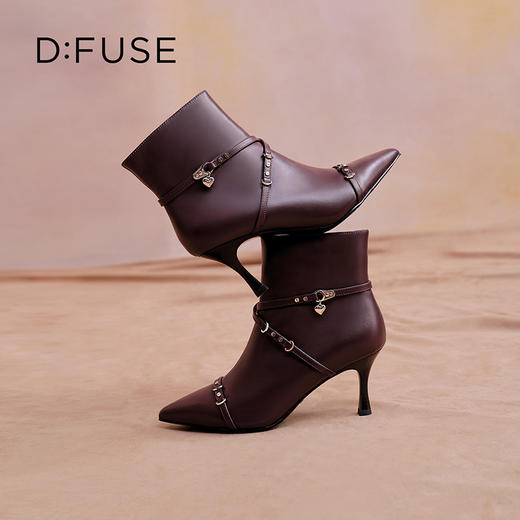 Dfuse迪芙斯2025冬季新款时尚女靴简约朋克铆钉条带短靴瘦瘦靴DFD4116018 商品图4