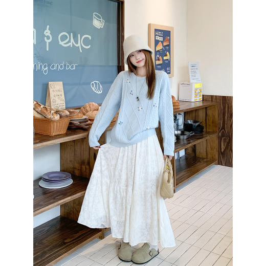 【169元任选2件】现货！蓝色绣花麻花毛衣 商品图4