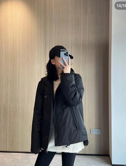 普拉达 Re-Nylon经典羽绒服夹克外套(连帽可脱卸)（EJ） 商品图3