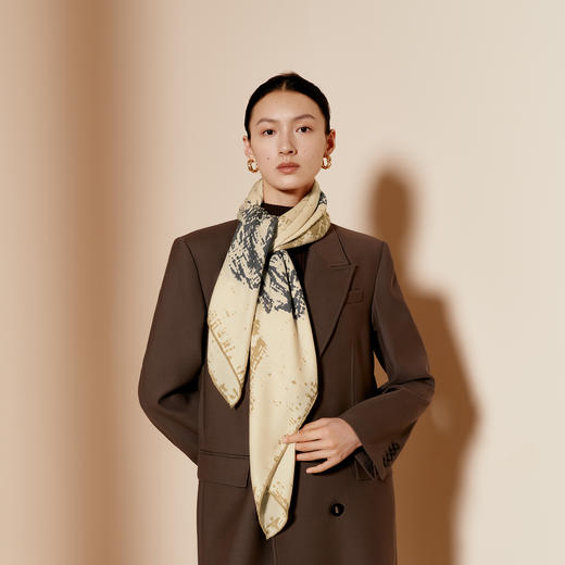 凤凰之家“浪漫解构”105厘米双面印花丝羊毛围巾 商品图0