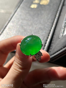 高冰种艳绿蛋面戒指【5256410】具体价格微信咨询