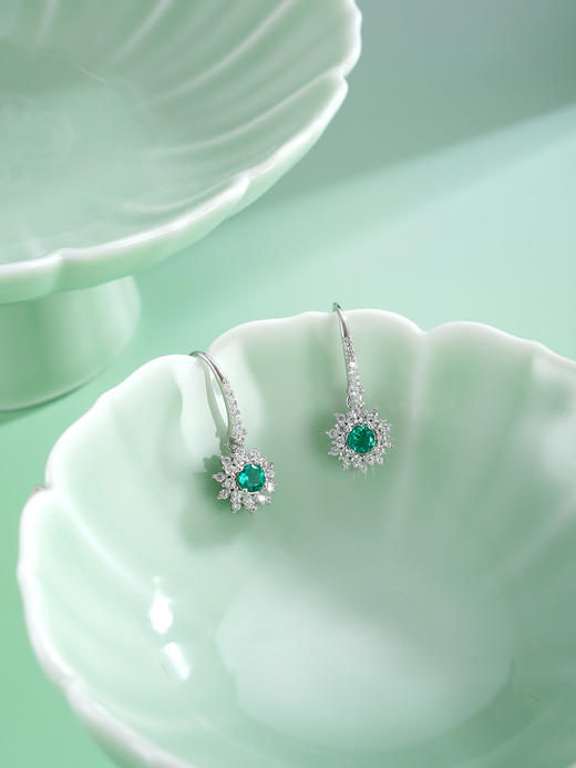 子佩集【花开盛夏】S925银耳环【EM3090-XF】培育宝石祖母绿太阳花2510 商品图4
