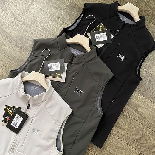 袅家秋冬季新款立领软壳户外休闲防水防风刺绣马甲背心 商品图1