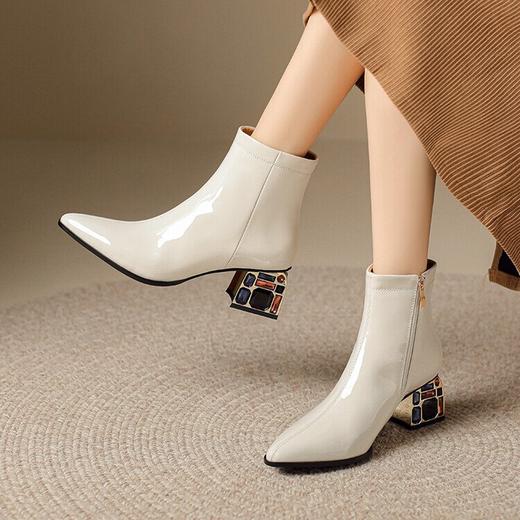 【预售5天】柔软漆皮白色春秋短靴女粗跟时尚尖头显瘦冬季水钻高跟马丁靴DSFG&1567 商品图3