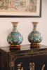 【已售】独角鹿西洋古董20世纪初中国出品硬木镂雕底座装饰松石绿地洋彩描金缠枝莲花祥纹景泰蓝花瓶一对 商品缩略图1
