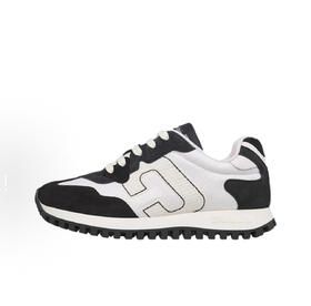 太懂时髦精了叭！2025新款迪奥 C'est Dior运动鞋 上脚那一刻就知道选对了，鞋底软软的很舒服，日常出街暴走完全没压力。 搭配阔腿裤慵懒又时髦，瞬间get法式复古风，秋冬穿搭灵感都被它承包了！