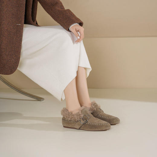 Westory2025年冬季牛绒面平底鞋口卷羊毛内里加绒休闲保暖毛毛单鞋W25DM86381 商品图4