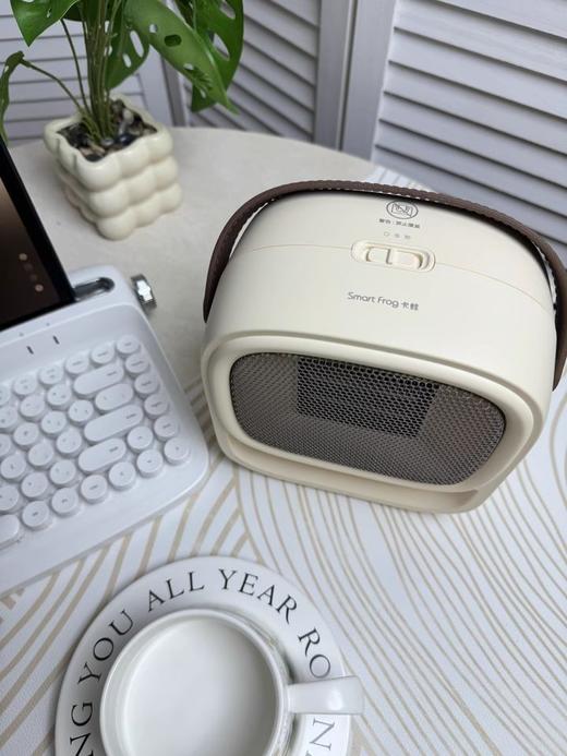 😎🌟新品上新：【卡蛙氛围桌面暖风机】满满的氛围感~💥温暖你的每个日常——快速制热，温暖不等待😎 🟠 机身阻燃材质，阻燃隔热又防烫 商品图1