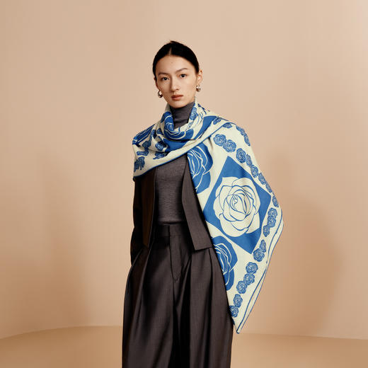 凤凰之家“花悦馥意”128厘米双面印花丝羊绒围巾 商品图0