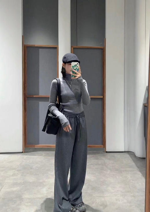 松弛感通勤懒人羊毛呢休闲直筒裤 羊毛羊绒混纺 手感柔软饱满 筋骨感好 微磨绒呢感工艺处理 极简裤型 自然又显瘦 商品图5