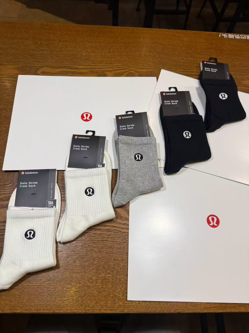 原单正品 lulu袜一包5双装lululemon 均码40-46，一包五双固定配色
原价496