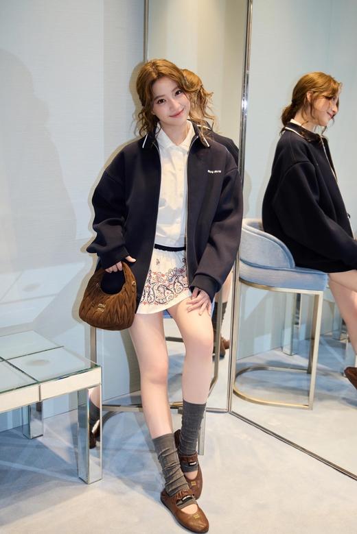 缪缪 25Ss春夏新款 字母刺绣立领拉链卫衣外套 男女同款(DQJ) 商品图5