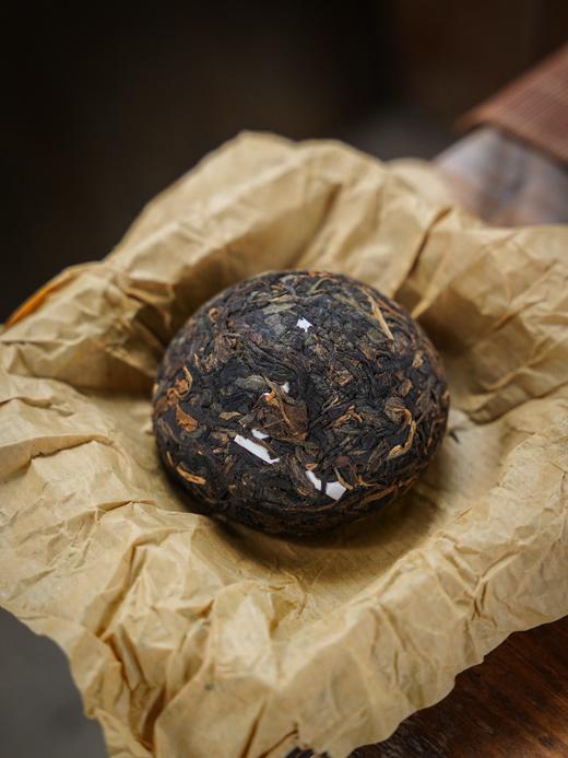 11月2日中午12点【勐海青香沱生茶】合兴茶厂2007年出品的经典产品布朗山原料拼配，这个在早期还是很贵的只要懂行的 基本都能喝出来，100克/沱 商品图3