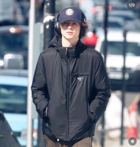 普拉达 Re-Nylon经典羽绒服夹克外套(连帽可脱卸)（EJ）