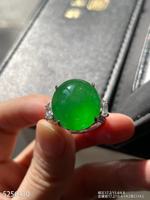 高冰种艳绿蛋面戒指【5256410】具体价格微信咨询 商品图2