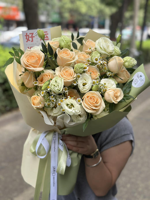 插花泥香槟玫瑰 绿洋桔梗，洋甘菊，混搭花束 商品图3