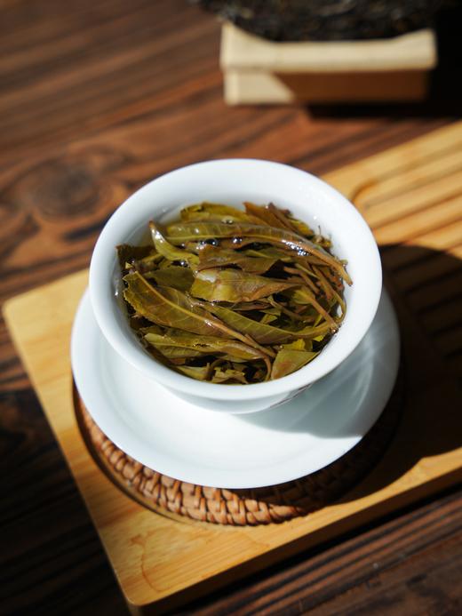 11月3日中午12点【妖王】2025春茶！布朗山新宠广别老寨，拳打班章，脚踹冰岛！遗世独立！扬名四方！净含量：357g/片，拍5发6 商品图1