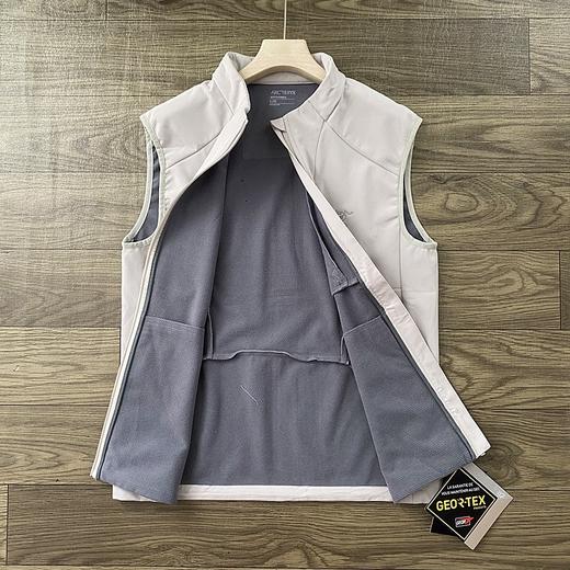 袅家秋冬季新款立领软壳户外休闲防水防风刺绣马甲背心 商品图3