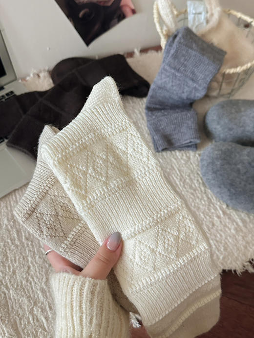 2双装！微压驼绒小腿袜 美腿塑性加厚柔软保暖亲肤 菱格暗纹设计 时尚潮流大牌风 商品图3