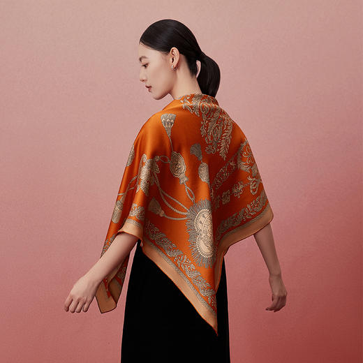 万事利“苗饰雅集”105厘米GB大方巾 商品图0