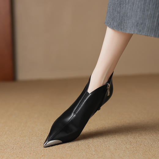 【预售5天】尖头侧拉链短靴女新款猫跟及裸靴洋气金属头软皮短筒瘦瘦靴SLLK&sl-7967 商品图1