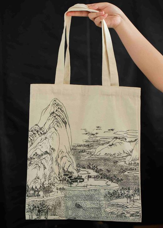 艺术喷绘+手工装裱：《千里江山图（典藏版礼盒）》，作品规格：22cm*626cm，礼盒清单：画卷、收藏证、监制证、帆布袋、鉴赏手册，定价1680，售价369元。 商品图13