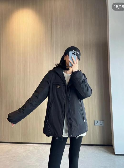 普拉达 Re-Nylon经典羽绒服夹克外套(连帽可脱卸)（EJ） 商品图2