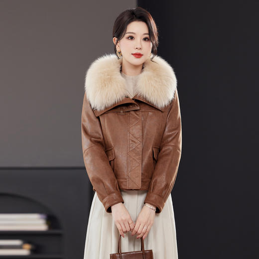 TC23627兔毛里层外套女短款2025秋冬季新品皮衣皮草狐狸毛大毛领韩版时髦 商品图3