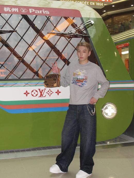 驴家 25ssNigo泛舟垂钓刺绣圆领卫衣 男女同款（DY） 商品图3