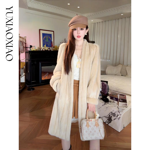 余潇潇【戴安娜传奇】全抽刀天鹅绒水貂桑蚕丝里布V领长款水貂外套 商品图2