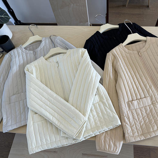 官网3500+M家秋冬竖条纹绗缝圆领绵羊毛保暖服外套女 蓄热轻薄上衣可外穿内胆长袖 商品图3