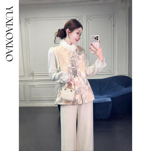 余潇潇【故国晴雪】新中式国风100桑蚕丝满幅花卉水貂毛领马夹 商品图0