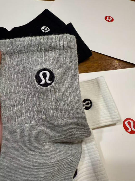 原单正品 lulu袜一包5双装lululemon 均码40-46，一包五双固定配色
原价496 商品图13