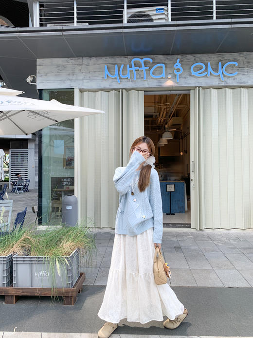 【169元任选2件】现货！蓝色绣花麻花毛衣 商品图6