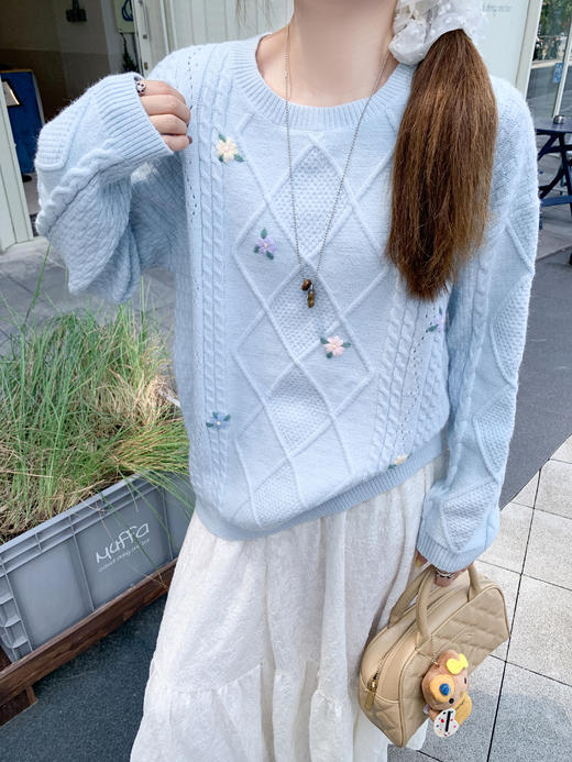【169元任选2件】现货！蓝色绣花麻花毛衣 商品图5