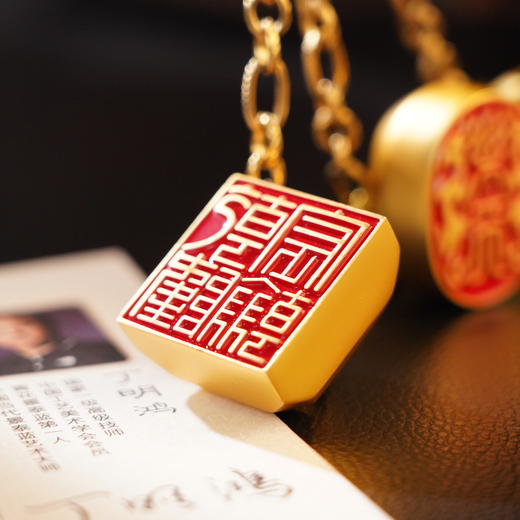 《故宫三链宝玺》，北京故宫馆藏文物文创品牌 “宫匠雅器”，专为故宫百年打造，由故宫御用设计大师丁明鸿亲手操刀， 商品图4