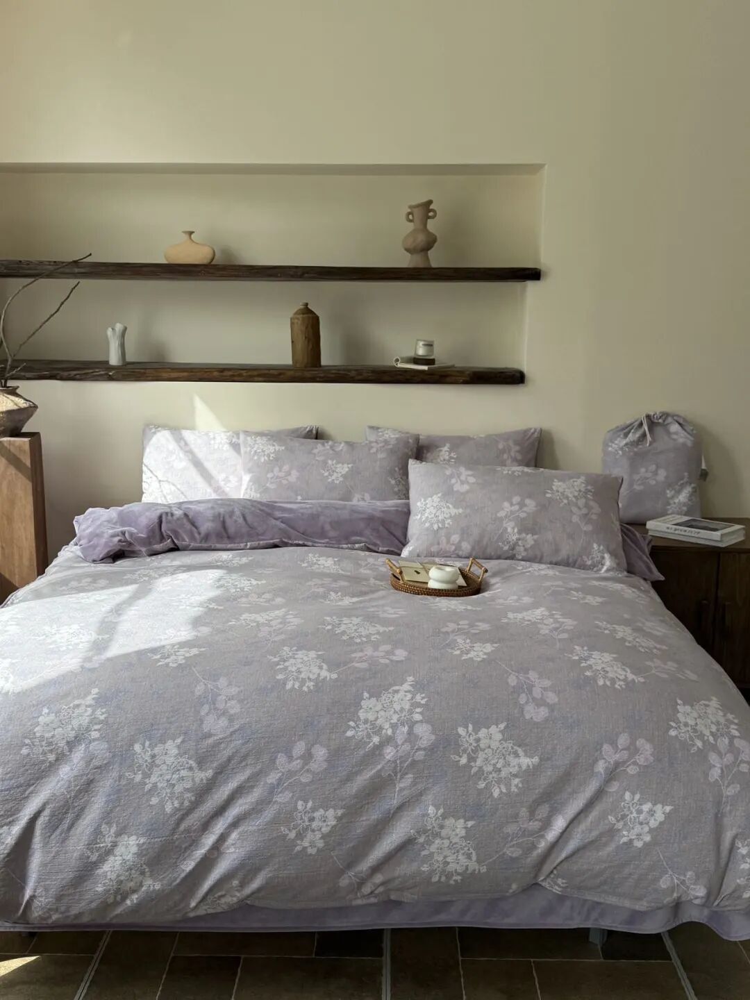 法式雨露麻五件套（加绒版）， A  面法式提花，高级优雅，春秋睡。  B  面加绒，冬天睡更暖和。