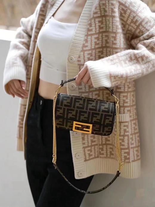 Fendi 老花 法棍 mini 斜挎包 商品图3