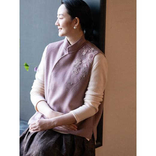 牧衣游原创 水波纹重工手绣双面呢马夹冬蓬松保暖百搭开衫 弥山雨 商品图1