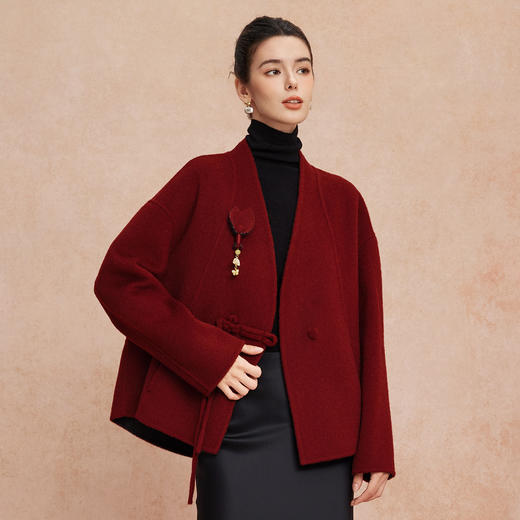 QH900斯尔丽25新款新国风双面双色手工盘花宽松气质高雅短羊毛大衣 商品图2