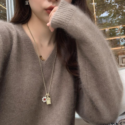 福利 金蘑菇菇 浣熊毛衣 / 软软轻轻 精致内搭组v领宽松毛衣 商品图11