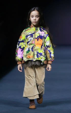 jnby   25年冬款 轻薄短款羽绒服 1P0C11160