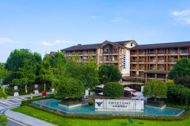 【街子古镇-斯维登度假公寓】仅228元抢街子古镇斯维登公寓楼大床房1晚，含双人早餐+温泉+儿童水乐园.....让你充分体验隐居山林间的悠哉~