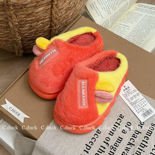 脚宽脚胖者建议拍大一码！！【秋冬拖鞋丨吾家兔耳朵亲子拖鞋 】色彩鲜艳明亮，外观设计独特，质地柔软，出街遛娃回头率chao高，加厚鞋底设计，柔软弯曲贴合脚步，软弹兼具，久穿不易累脚~ 商品图3